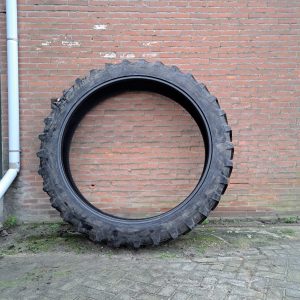 270/95R54 Kleber