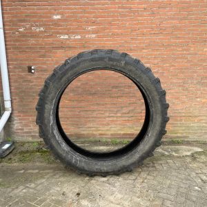 340/85R48 BKT